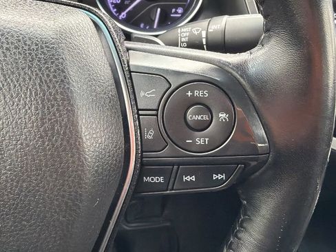 Used 2019 Toyota Camry SE FWD image 11