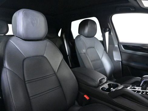 Certified 2023 Porsche Cayenne Platinum Edition AWD/4WD image 18