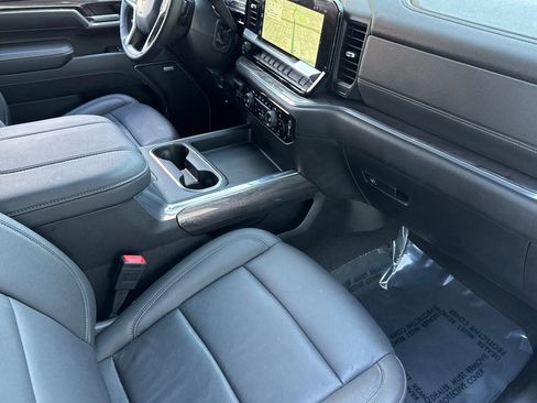 Used 2025 Chevrolet Silverado 2500 LTZ w/ LTZ Premium Package image 19