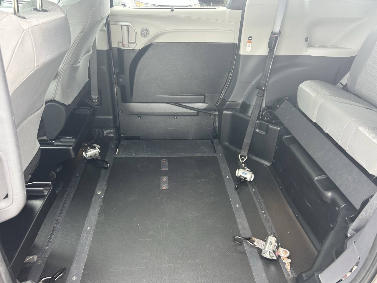 Used 2022 Toyota Sienna LE FWD image 25