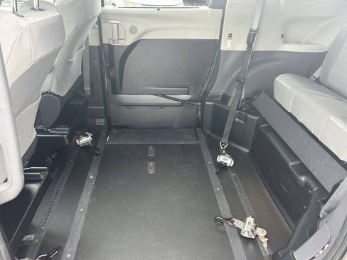 Used 2022 Toyota Sienna LE FWD image 25
