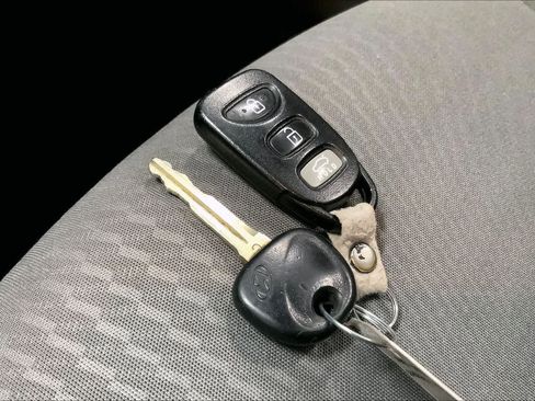 Used 2016 Hyundai Elantra SE image 17