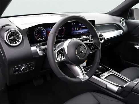 New 2025 Mercedes-Benz GLB 250 4MATIC image 19