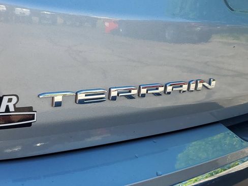 Used 2024 GMC Terrain SLT w/ LPO, Floor Liner Package AWD/4WD image 7
