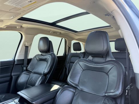 Used 2020 Lincoln Aviator Grand Touring AWD/4WD image 3