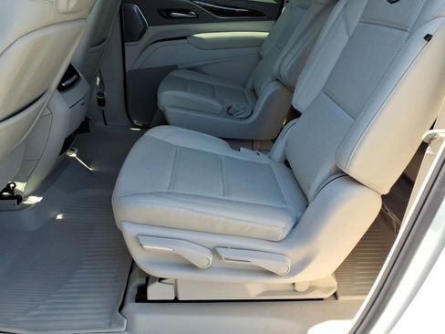 Used 2024 Cadillac Escalade ESV Sport Platinum AWD/4WD image 12