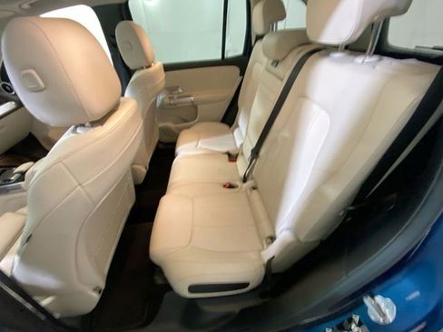 Used 2020 Mercedes-Benz GLB 250 4MATIC image 11