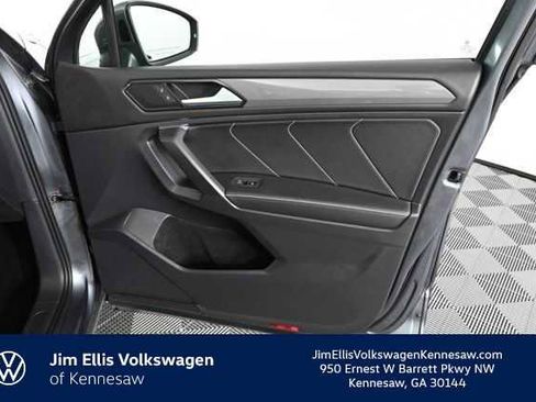 Certified 2022 Volkswagen Tiguan SE image 13
