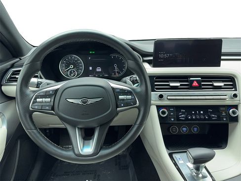 Used 2025 Genesis G70 2.5T image 17