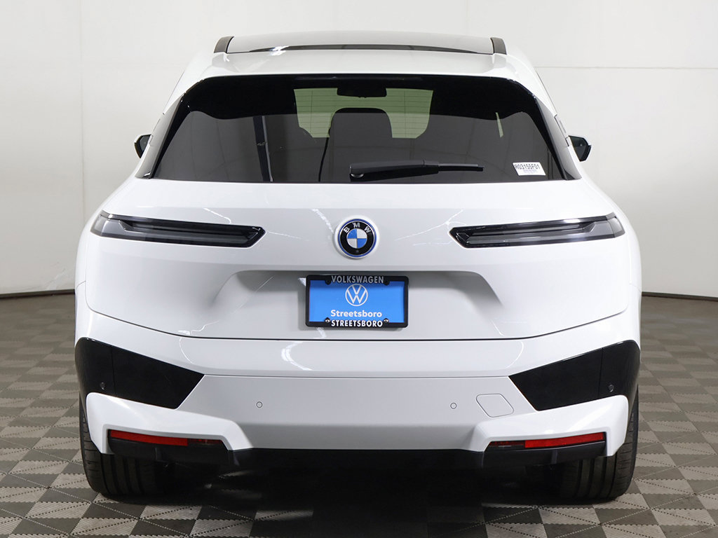 Used 2024 BMW iX xDrive50 w/ Sport Package AWD/4WD image 15