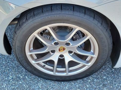 Used 2024 Porsche 718 Cayman RWD image 5