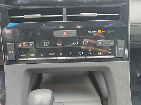 Used 2021 Toyota Avalon Limited w/ Advanced Safety Package FWD image 25