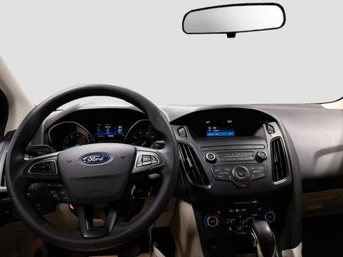 Used 2018 Ford Focus SE FWD image 22