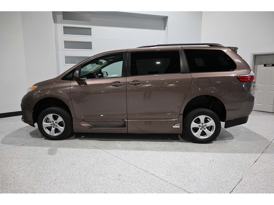 Used 2020 Toyota Sienna LE FWD image 9