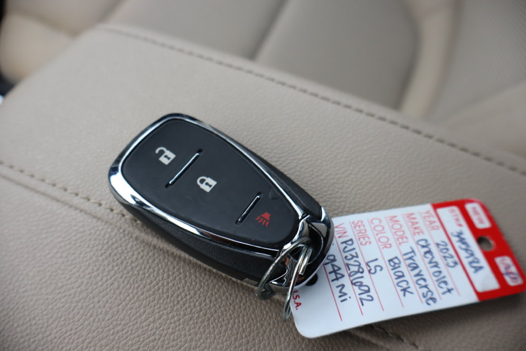 Used 2023 Chevrolet Traverse LS AWD/4WD image 32