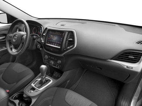Used 2016 Jeep Cherokee Latitude FWD image 19