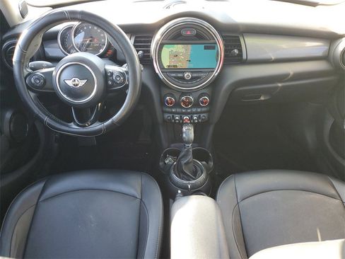 Used 2017 MINI Cooper 4-Door Hardtop image 9