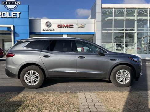 Used 2021 Buick Enclave Essence w/ Sound and Sites Package image 4