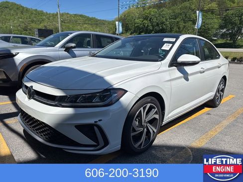 Used 2025 Volkswagen Jetta SEL FWD image 3