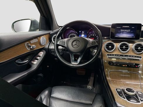 Used 2018 Mercedes-Benz GLC 300 4MATIC image 25