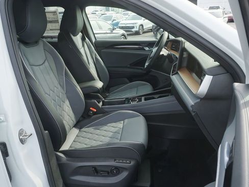 New 2026 Volkswagen Tiguan SEL R-Line AWD/4WD image 11