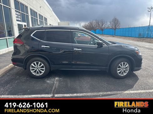 Used 2018 Nissan Rogue SV w/ Sun & Sound Touring Package image 22