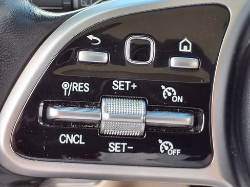 Used 2022 Mercedes-Benz GLS 450 4MATIC image 25