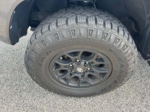 Used 2022 Toyota Tacoma SR5 w/ Technology Package RWD image 4