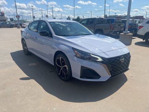 New 2025 Nissan Altima 2.5 SR image 3