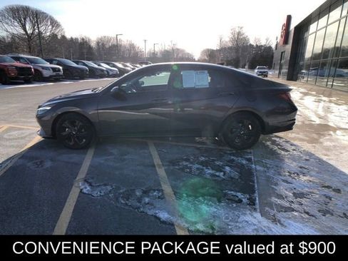 Used 2022 Hyundai Elantra SEL w/ Convenience Package image 3