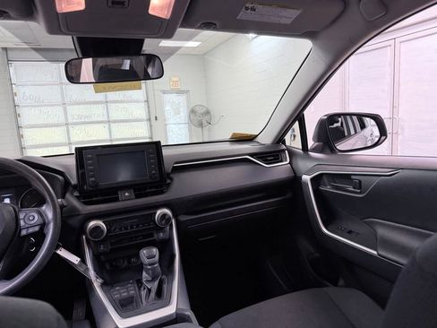 Used 2019 Toyota RAV4 LE w/ Carpet Mat Package AWD/4WD image 25
