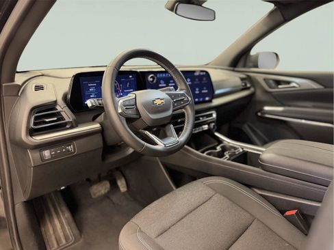 Used 2025 Chevrolet Traverse LT AWD/4WD image 24