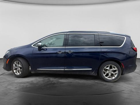Used 2018 Chrysler Pacifica Limited FWD image 4