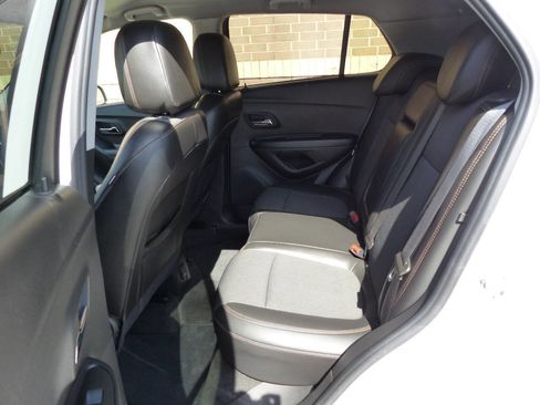 Used 2021 Chevrolet Trax LT w/ Redline Edition AWD/4WD image 34
