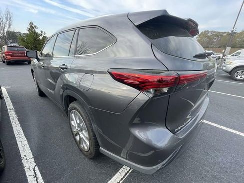 Used 2021 Toyota Highlander Limited FWD image 7