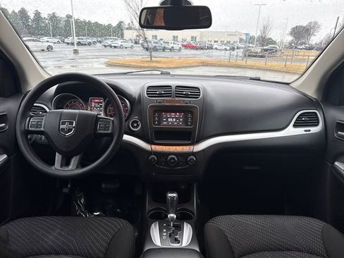 Used 2019 Dodge Journey SE w/ Blacktop Package image 16