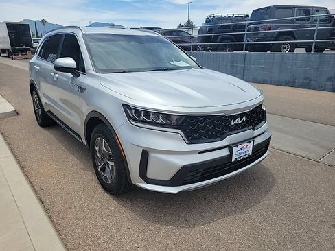 Used 2022 Kia Sorento S FWD image 9
