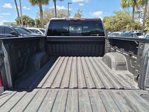 Used 2020 Chevrolet Silverado 1500 High Country w/ Technology Package image 9