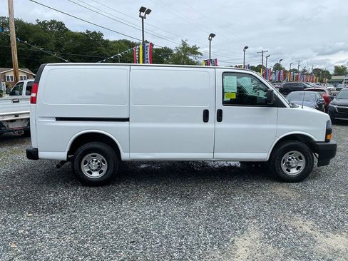 Used 2021 Chevrolet Express 2500 image 4