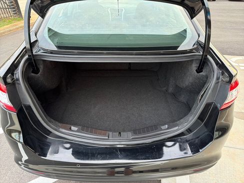 Used 2016 Ford Fusion SE image 11