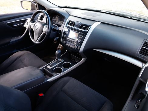Used 2014 Nissan Altima 2.5 SV image 16