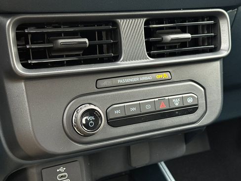 New 2026 Ford Maverick XL image 19