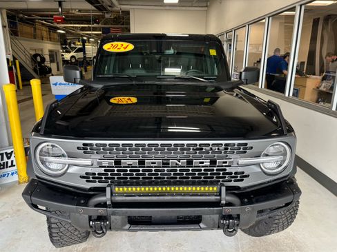 Used 2024 Ford Bronco Badlands AWD/4WD image 3