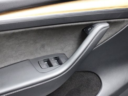 Used 2022 Tesla Model Y Performance image 36