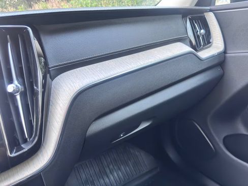 Used 2018 Volvo XC60 T5 Inscription w/ Convenience Package AWD/4WD image 19