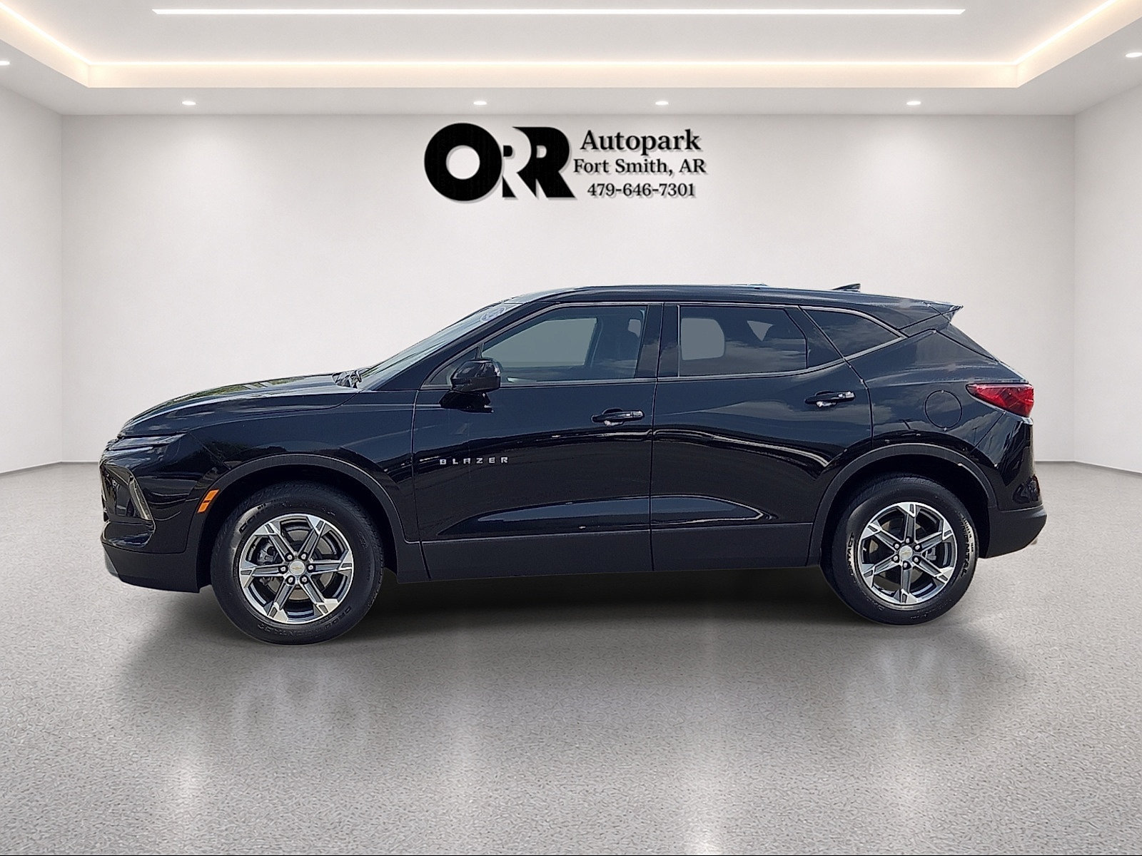 Used 2025 Chevrolet Blazer LT FWD image 3