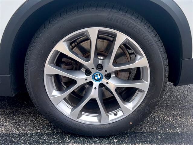 Used 2024 BMW X5 xDrive50e w/ Executive Package AWD/4WD image 34