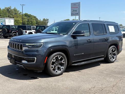 Used 2024 Jeep Wagoneer Series III AWD/4WD image 3