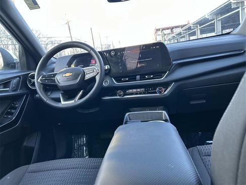 Used 2025 Chevrolet Equinox LT image 16