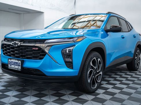 New 2026 Chevrolet Trax RS w/ Sunroof Package FWD image 3